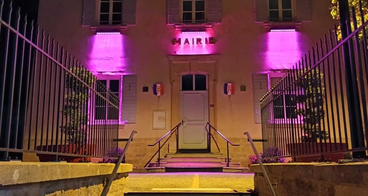 🎀 Octobre Rose : la Mairie de Francheleins se pare de rose